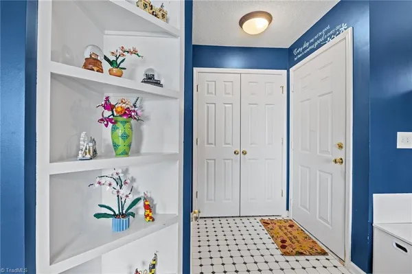 $162,500 | 6121 Hedgecock Circle, Unit 2C, High Point, NC 27265