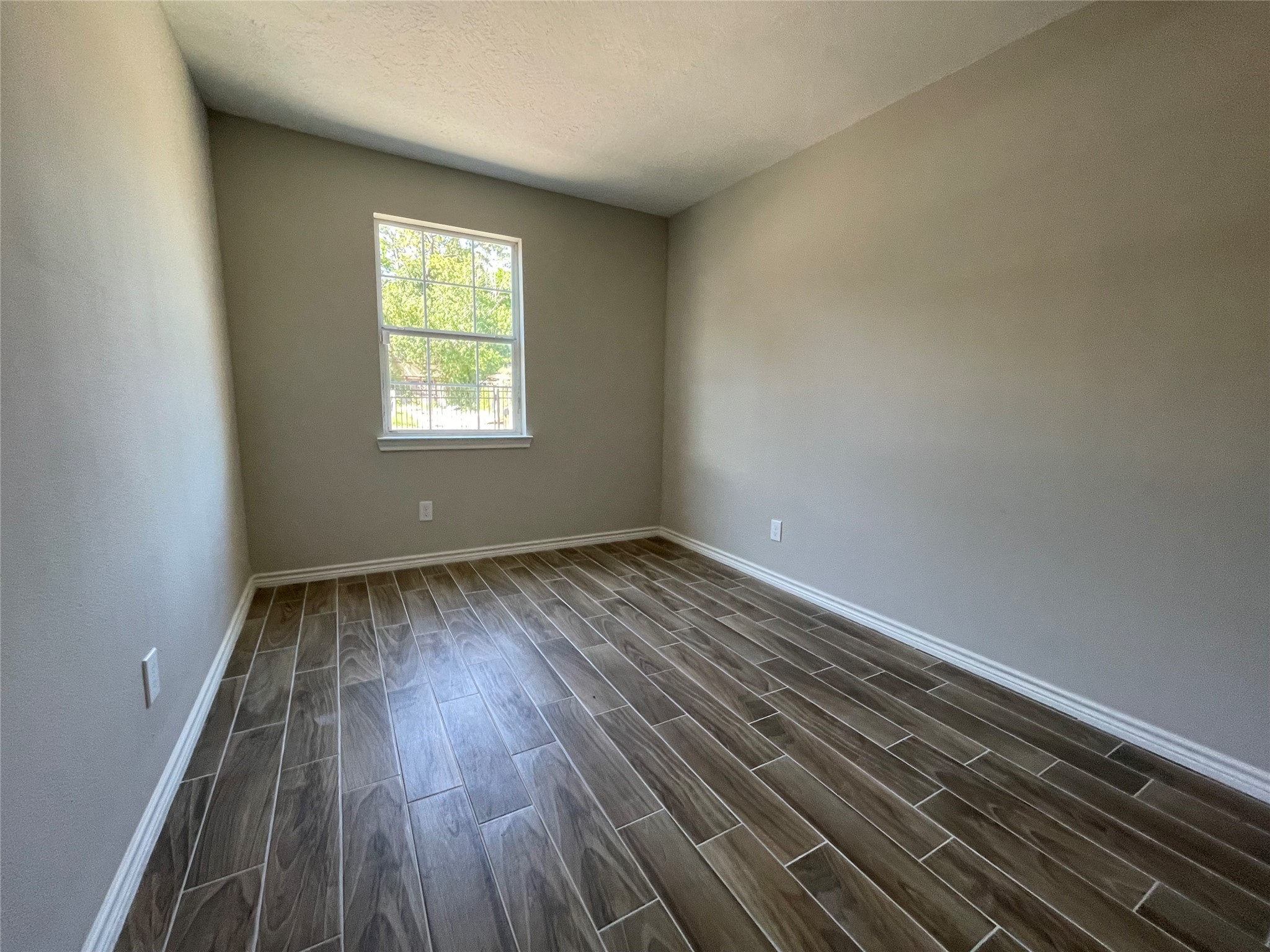 7886 Locksley Road Houston, TX 77078 - Photo 8 of 12 Bedroom 3