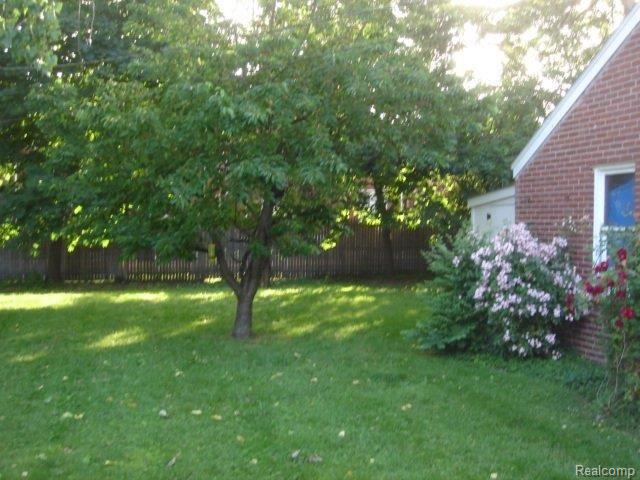 877 Westchester Road Grosse Pointe, MI 48230 - Photo 4 of 4 DSC01241.JPG