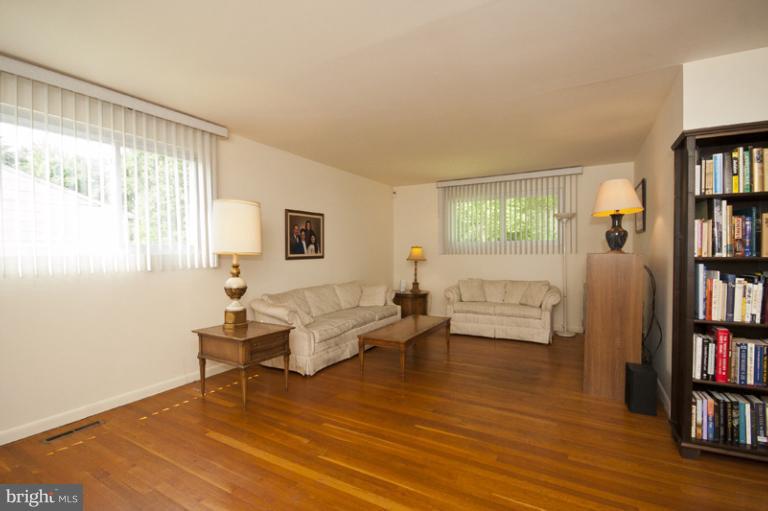 3942 Chaffey Road Randallstown, MD 21133 - Photo 2 of 16 Living Room