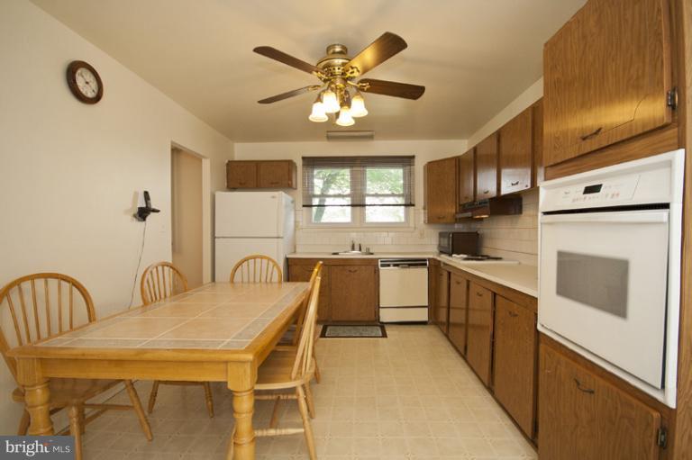 3942 Chaffey Road Randallstown, MD 21133 - Photo 11 of 16 Kitchen