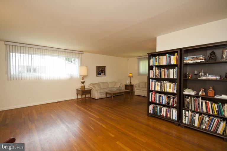 3942 Chaffey Road Randallstown, MD 21133 - Photo 14 of 16 Living Room