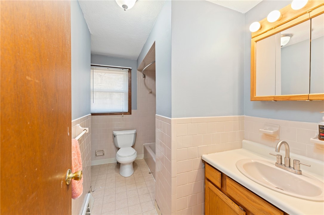 110 Oak Tree Avenue Warwick, RI 02886 - Photo 12 of 22