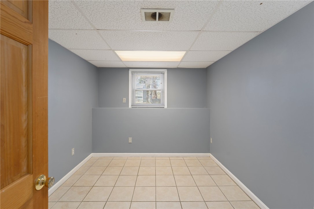 110 Oak Tree Avenue Warwick, RI 02886 - Photo 18 of 22