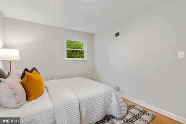 $4,200 | 111 Falls Avenue, Falls Church, VA 22046