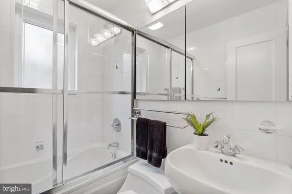 $4,200 | 111 Falls Avenue, Falls Church, VA 22046