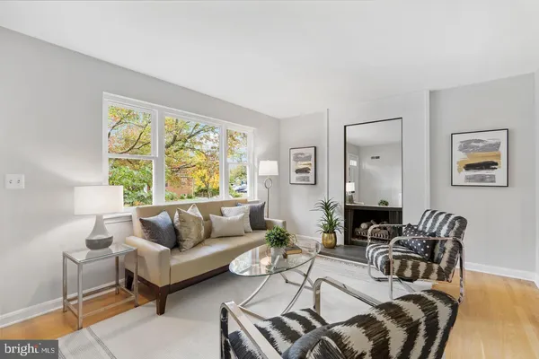 $4,200 | 111 Falls Avenue, Falls Church, VA 22046