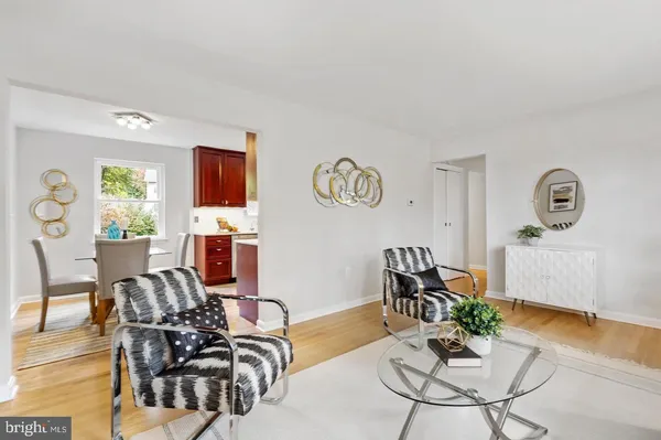 $4,200 | 111 Falls Avenue, Falls Church, VA 22046