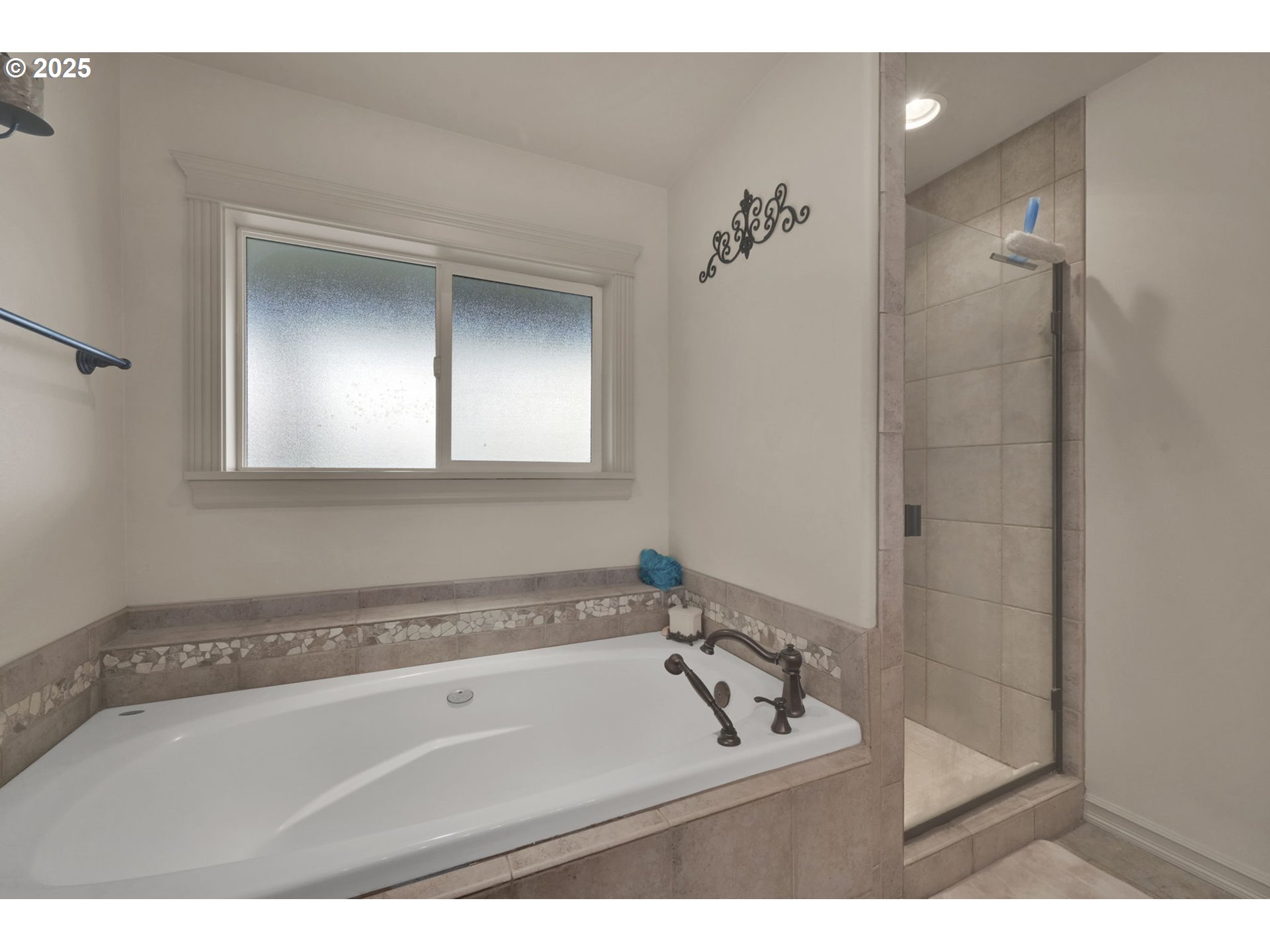 91375 Marcola Road Springfield, OR 97478 - Photo 17 of 42 Bathroom