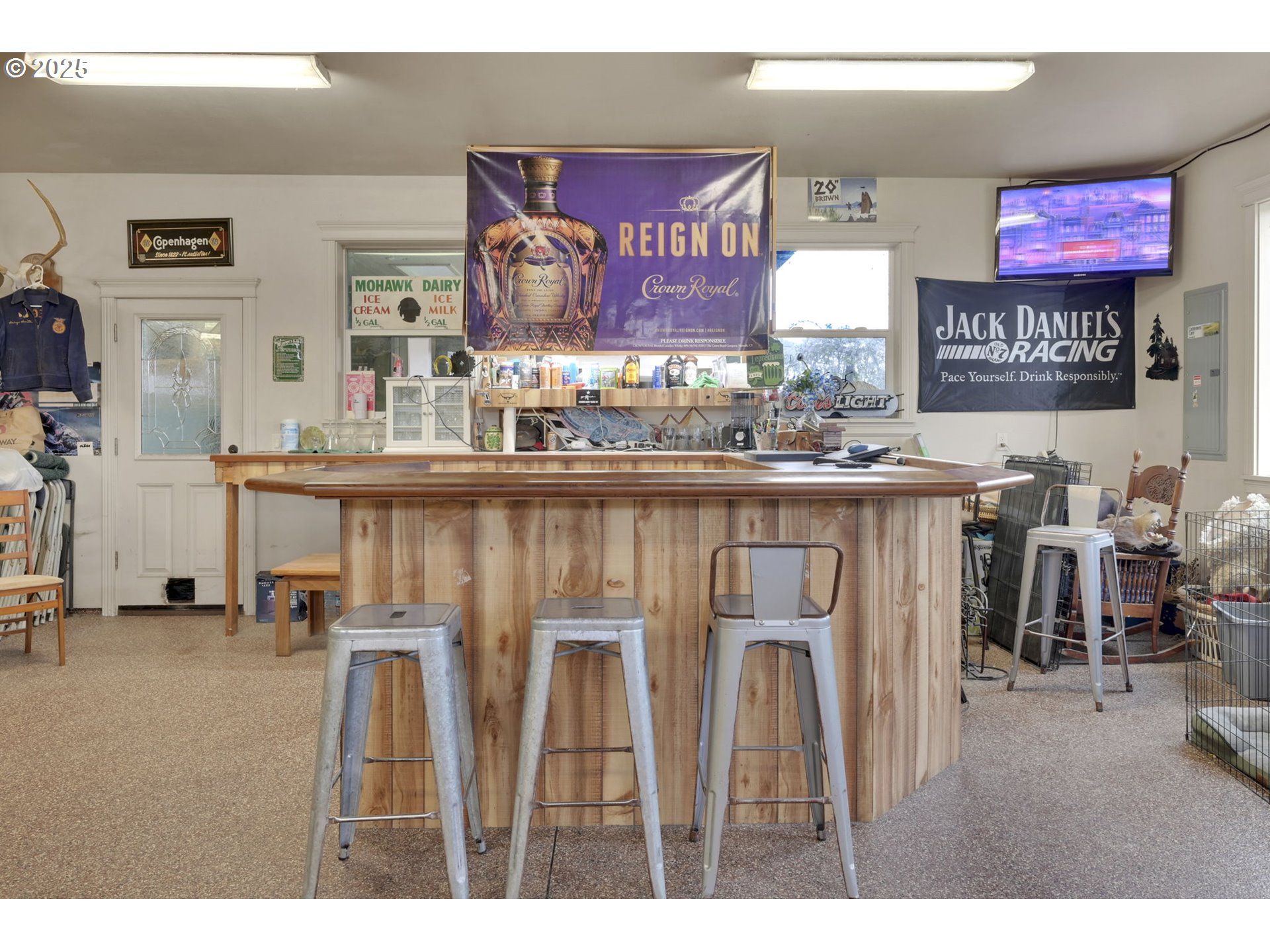 91375 Marcola Road Springfield, OR 97478 - Photo 27 of 42 Garage