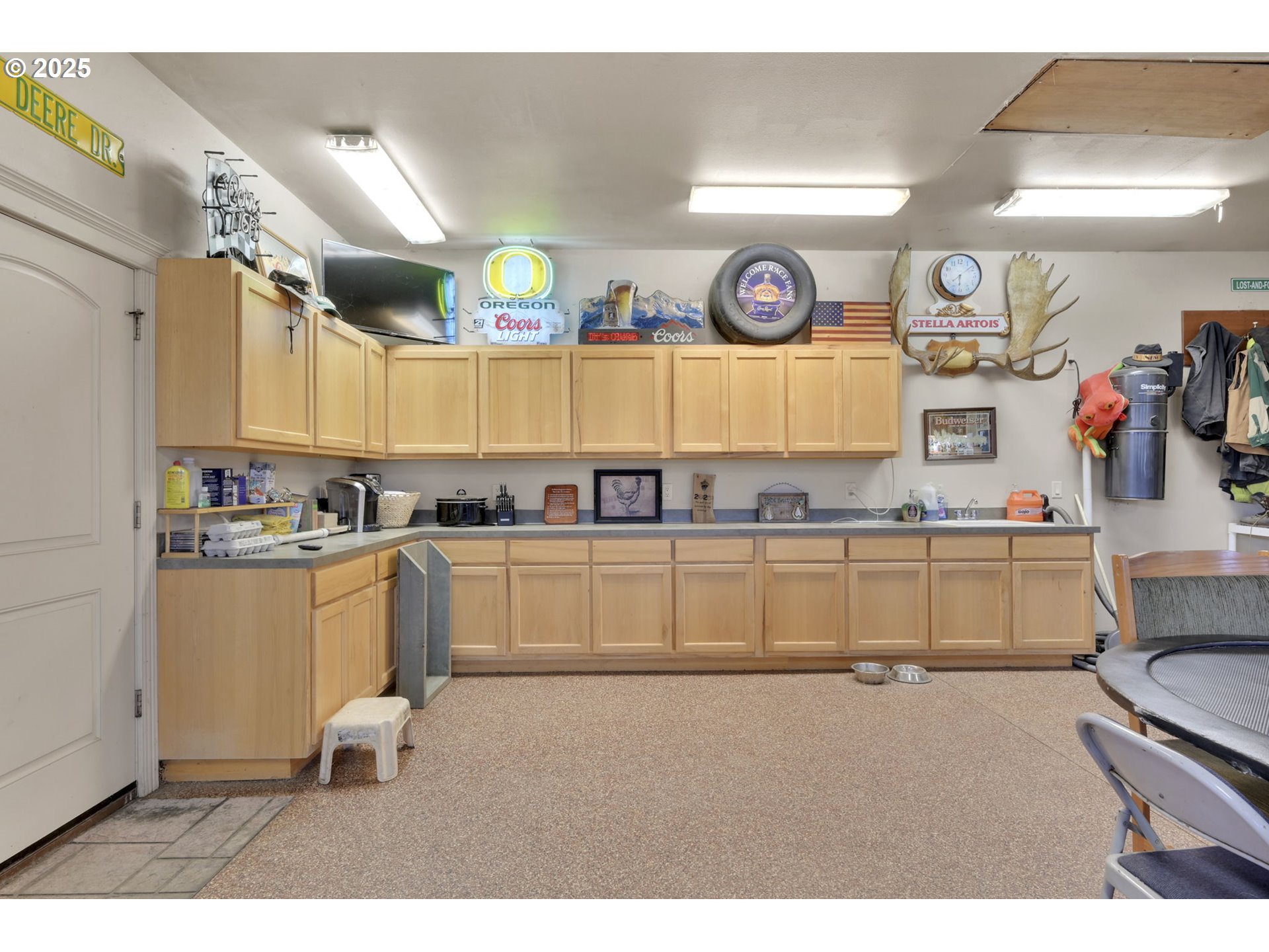 91375 Marcola Road Springfield, OR 97478 - Photo 28 of 42 Garage