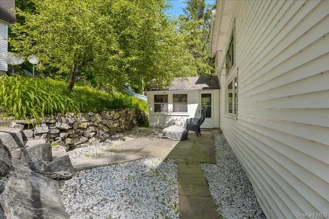 a view of a house with backyard and sitting area