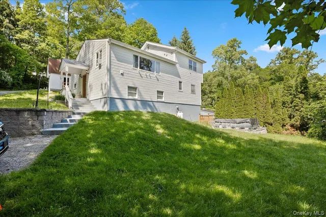 a view of a house with a yard