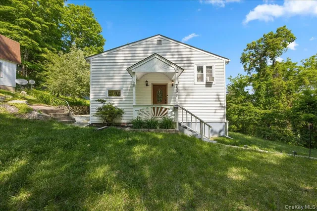 a view of a house with a yard
