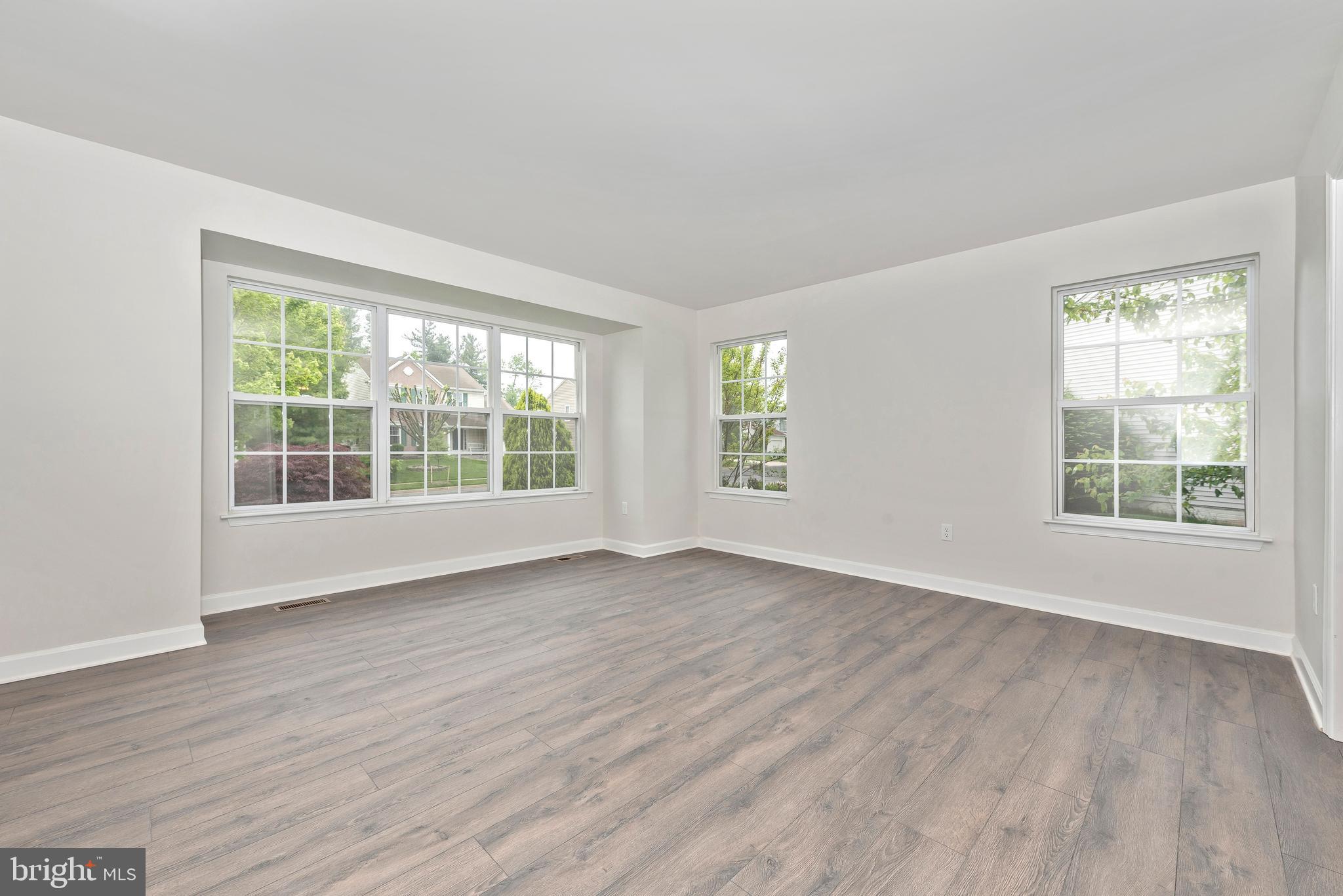 614 Hunting Ridge Drive Frederick, MD 21703 - Photo 3 of 37 Living Room