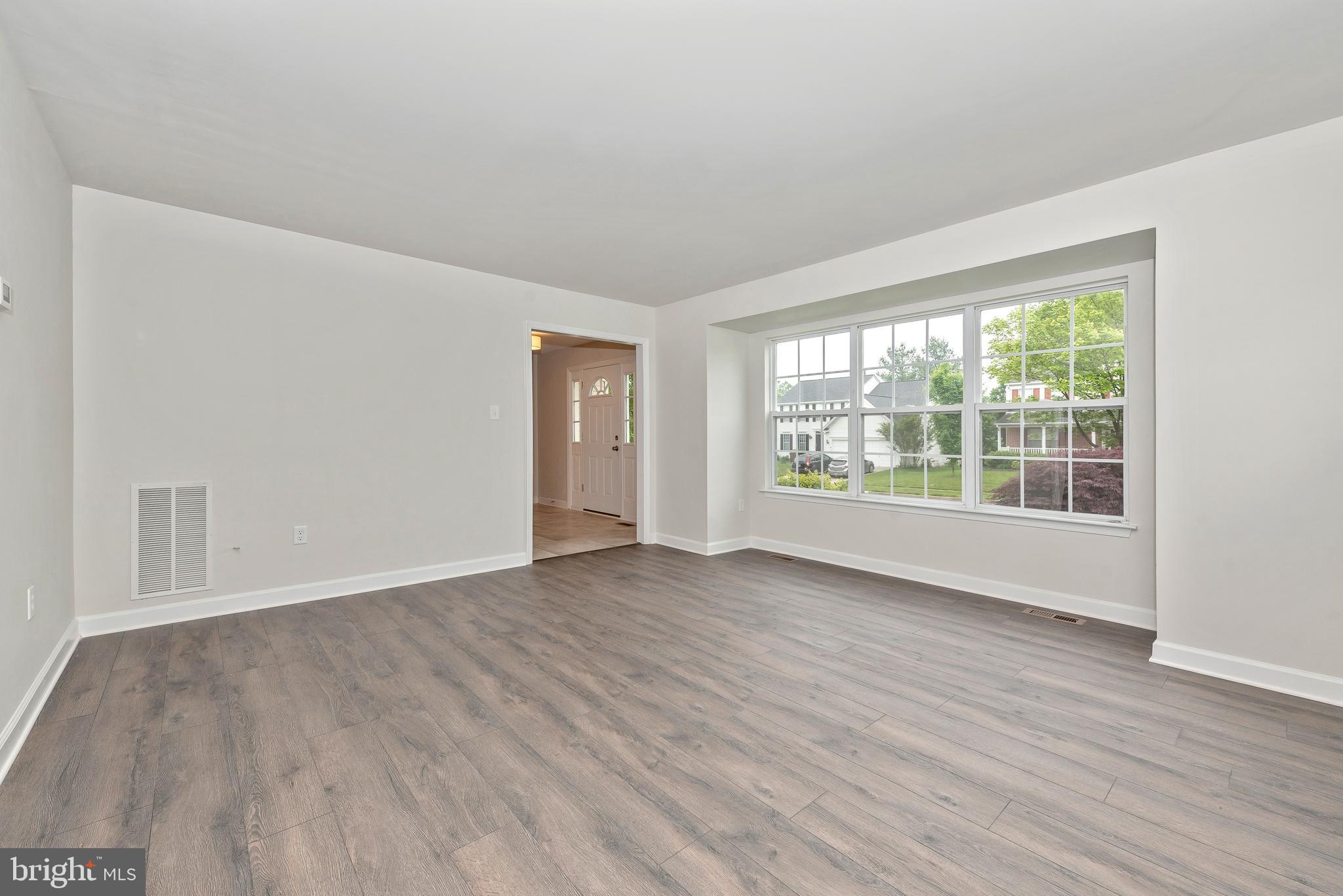 614 Hunting Ridge Drive Frederick, MD 21703 - Photo 4 of 37 Living Room
