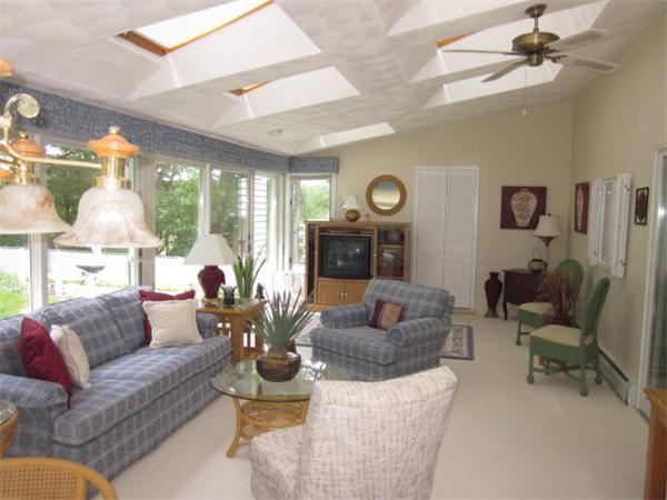 9 Burton Road Burlington, MA 01803 - Photo 7 of 30 Gallery Image 7