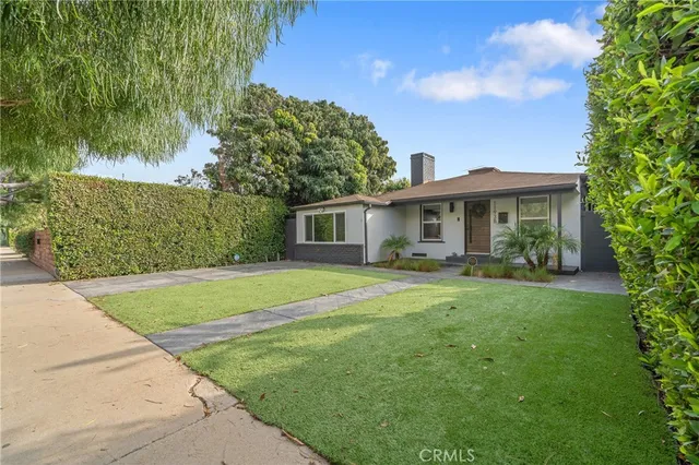 a view of a house with a backyard