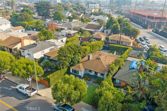 an aerial view of a house with yard swimming pool and outdoor seating