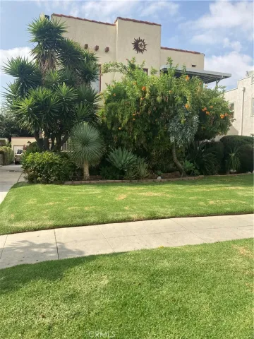 $1,250,000 | 1945 South Bronson Avenue, Los Angeles, CA 90018