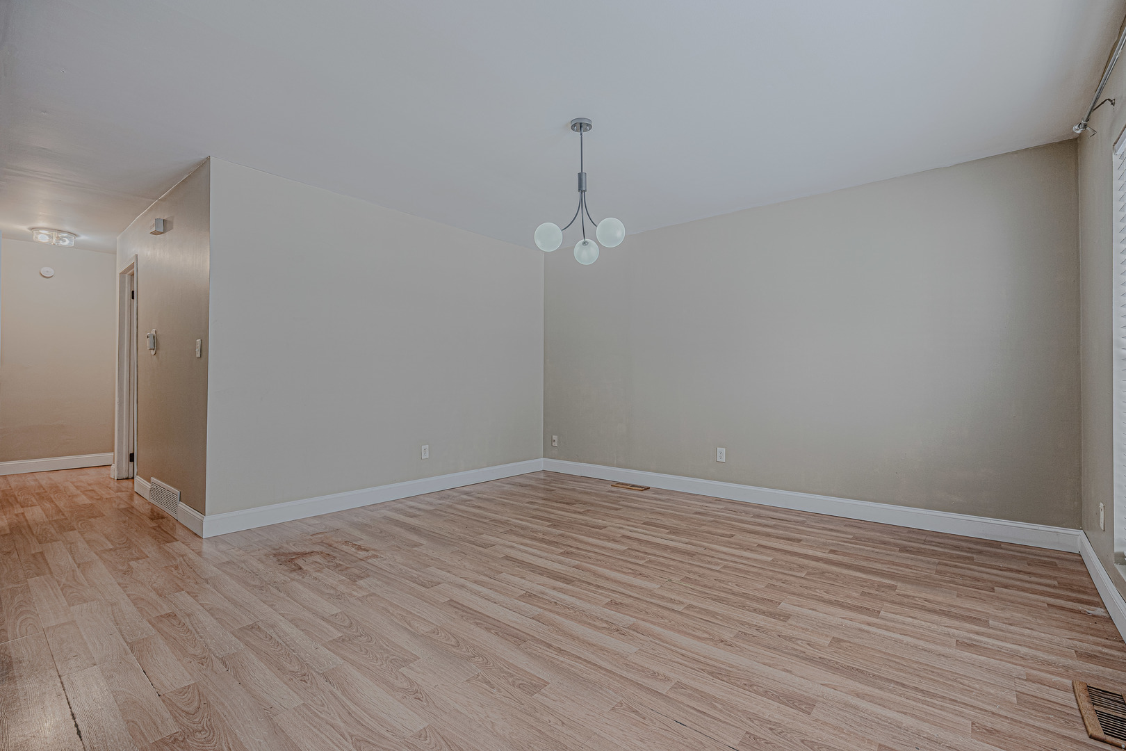 2513 20th Street Zion, IL 60099 - Photo 3 of 22