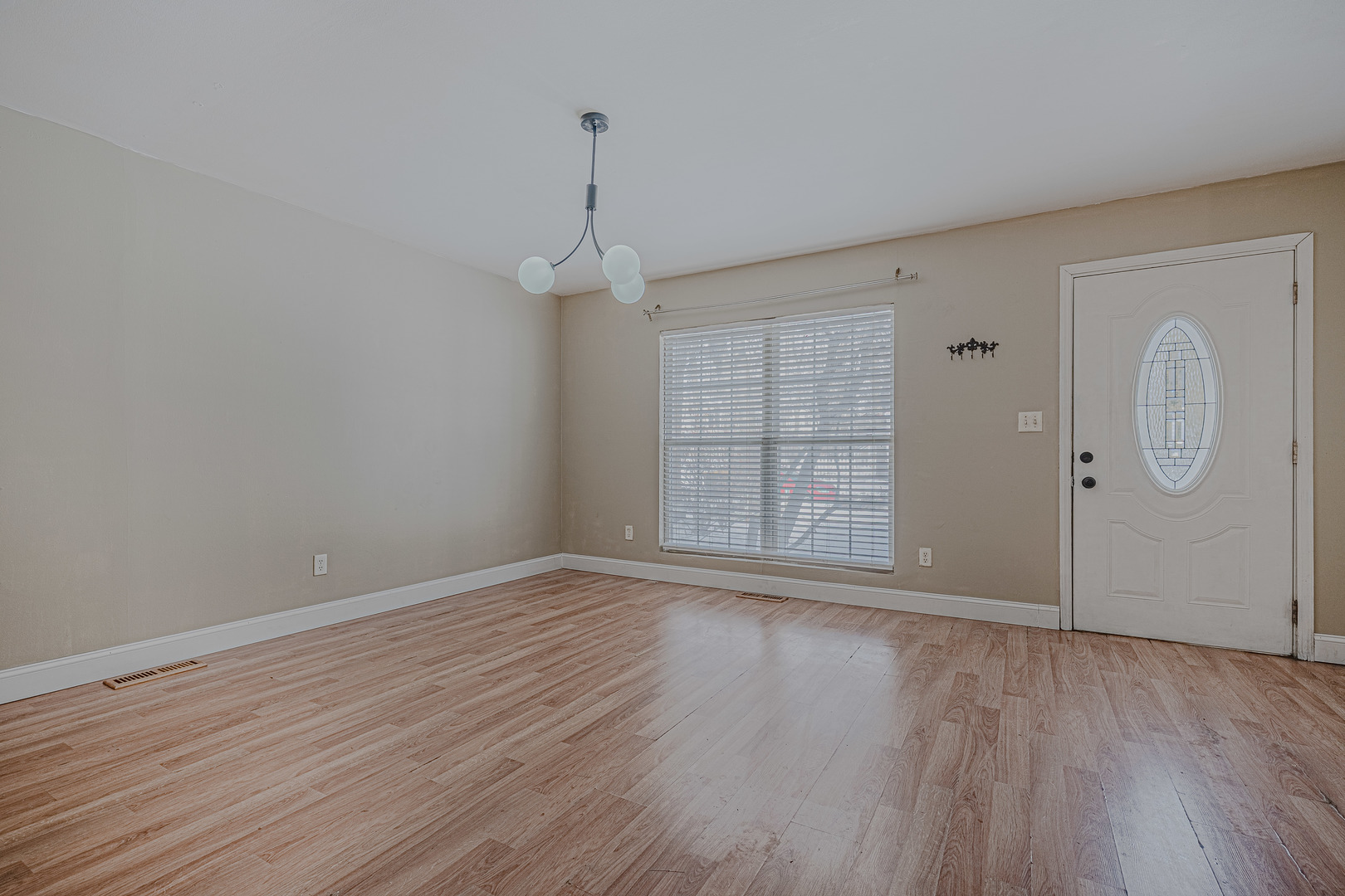 2513 20th Street Zion, IL 60099 - Photo 4 of 22