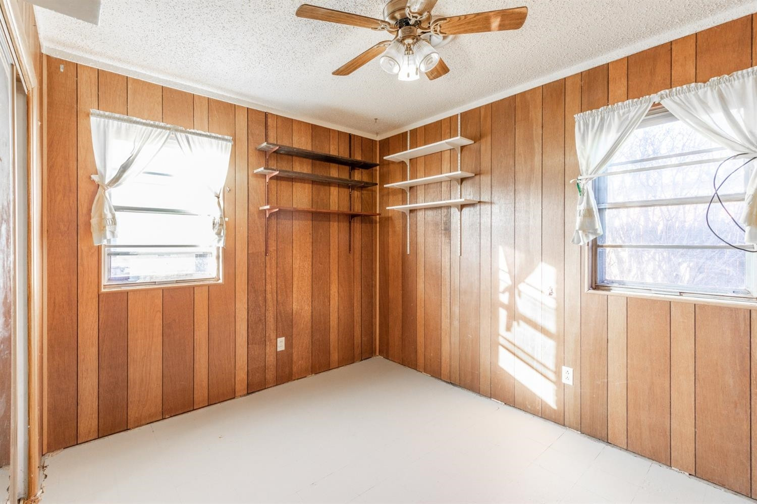 1216 10th Street Shallowater, TX 79363 - Photo 13 of 20 a view of a room with a window