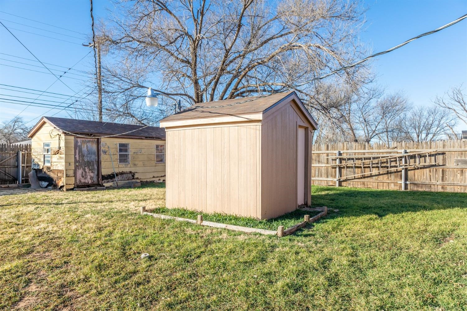 1216 10th Street Shallowater, TX 79363 - Photo 18 of 20 a view of a house with backyard and garden