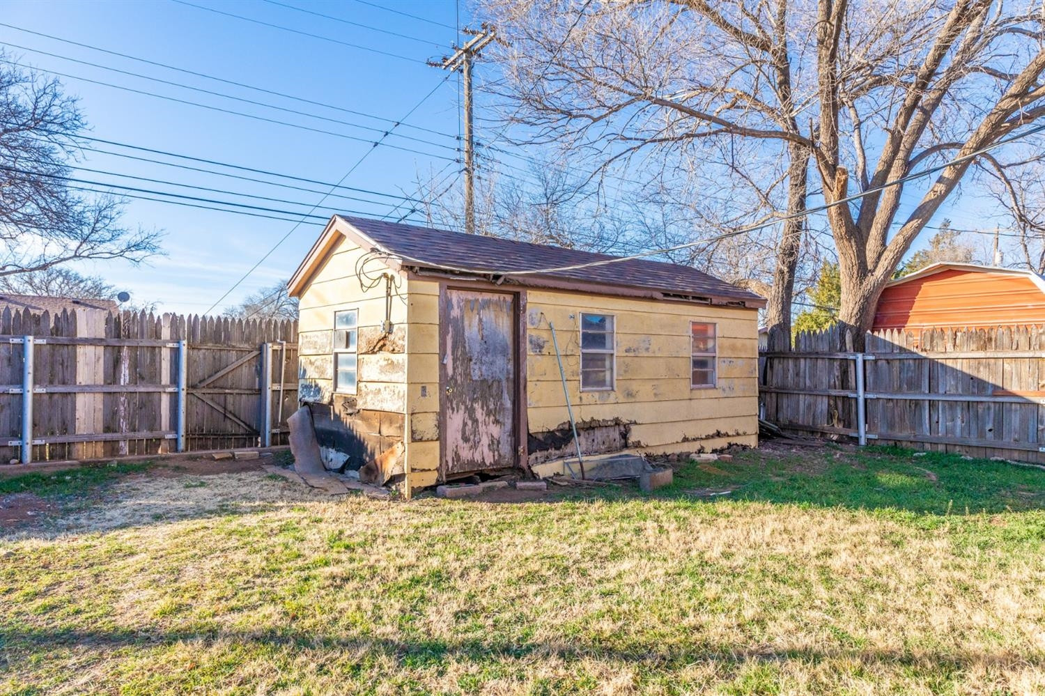 1216 10th Street Shallowater, TX 79363 - Photo 19 of 20 a view of a backyard with a garden