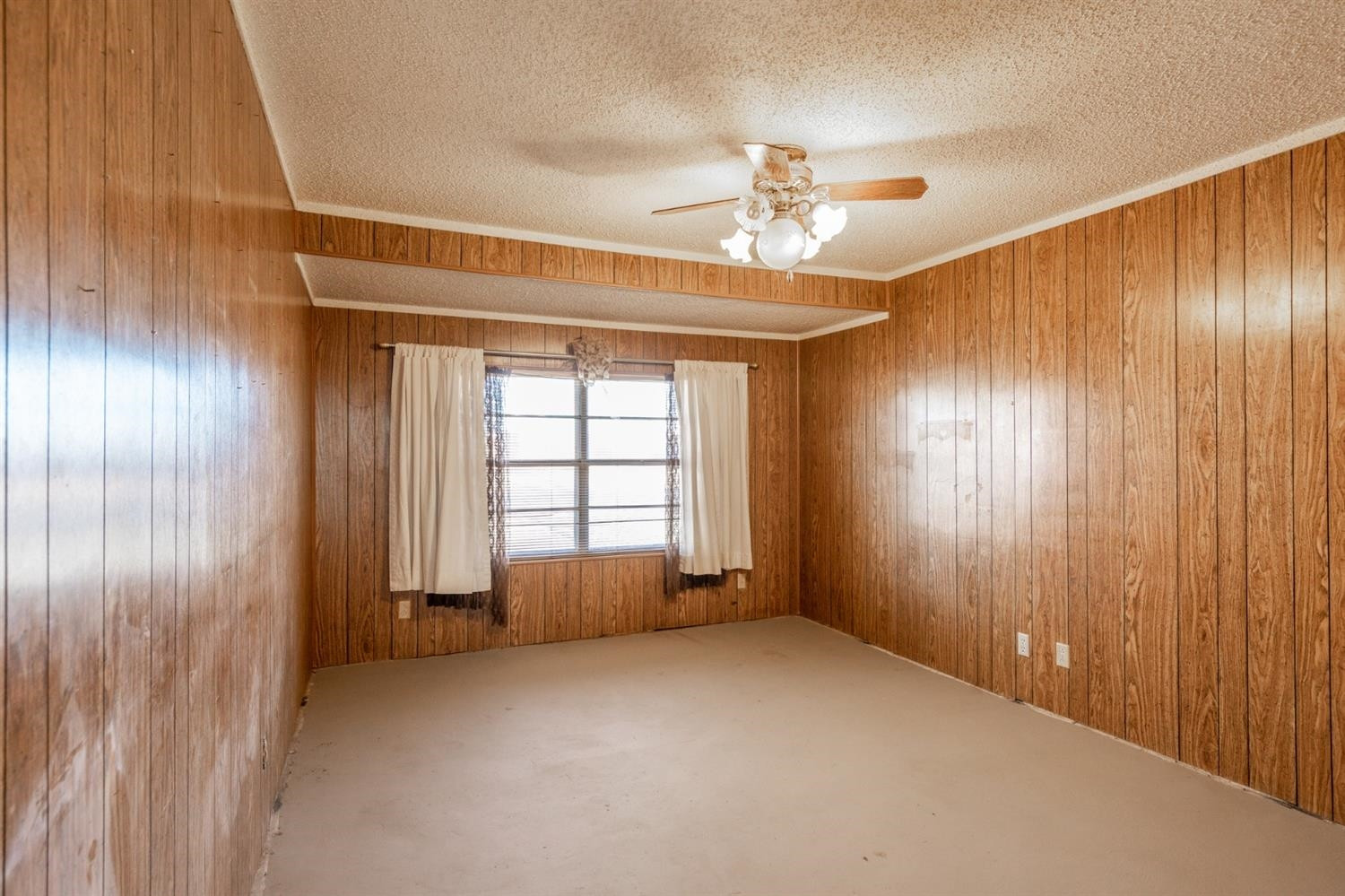 1216 10th Street Shallowater, TX 79363 - Photo 6 of 20 a view of an empty room with a window