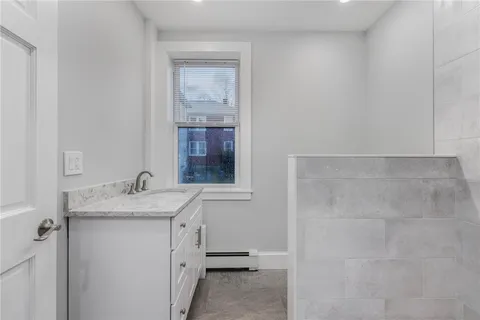 $3,500 | 10 Braman Street, Unit 1, Newport, RI 02840