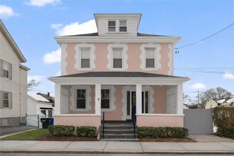 $3,500 | 10 Braman Street, Unit 1, Newport, RI 02840