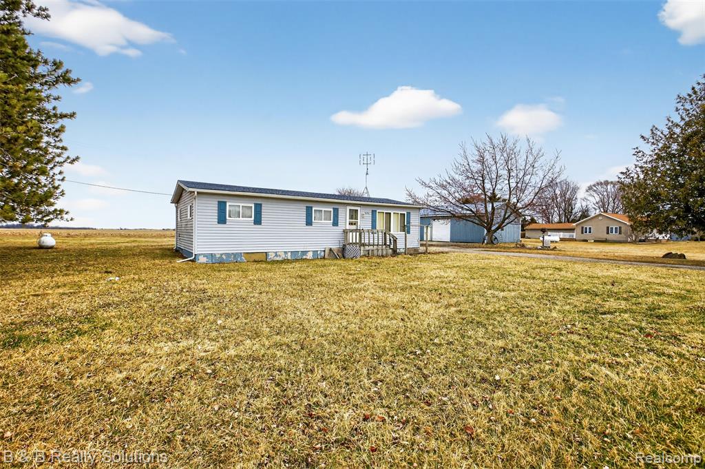 6946 Clifford Road Marlette, MI 48453 - Photo 2 of 25