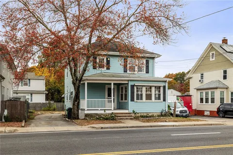 $369,000 | 845 Warwick Avenue, Warwick, RI 02888
