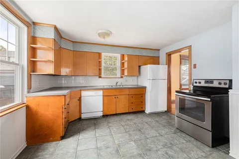 $369,000 | 845 Warwick Avenue, Warwick, RI 02888