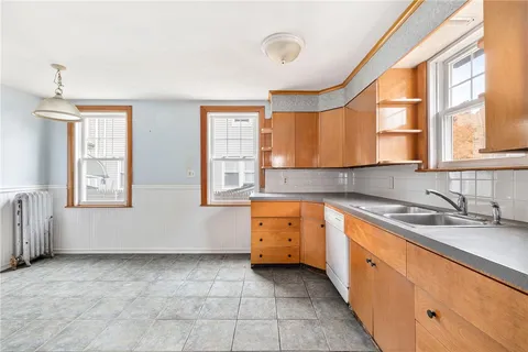 $369,000 | 845 Warwick Avenue, Warwick, RI 02888