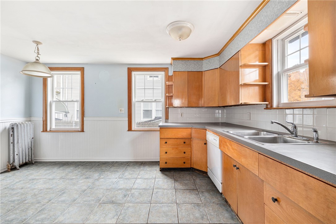 845 Warwick Avenue Warwick, RI 02888 - Photo 6 of 28