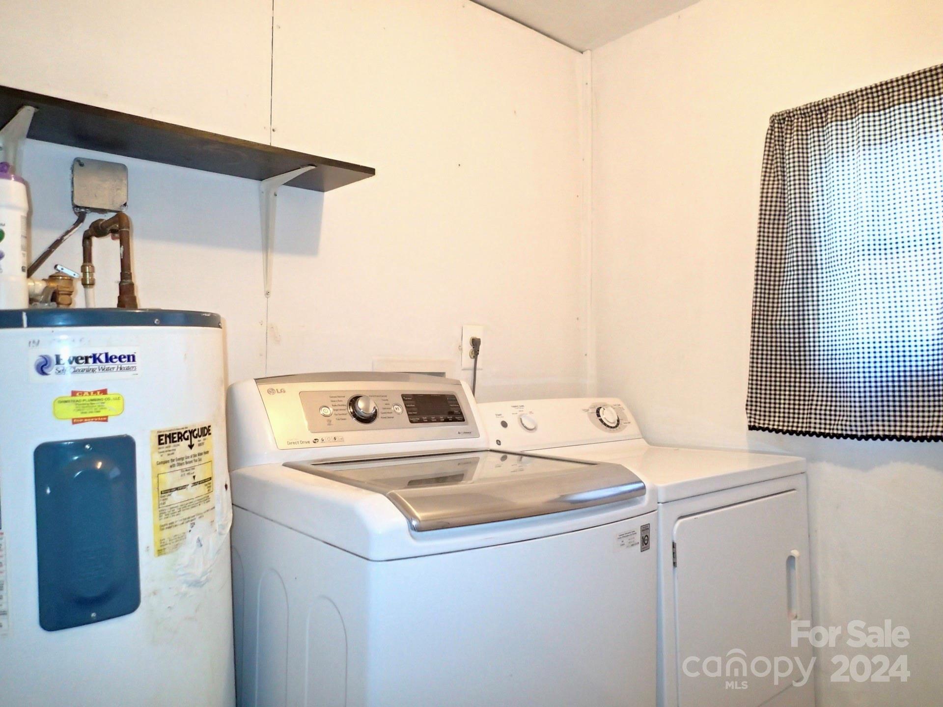 158 Crestview Street Rutherfordton, NC 28139 - Photo 26 of 34 a utility room with dryer and washer