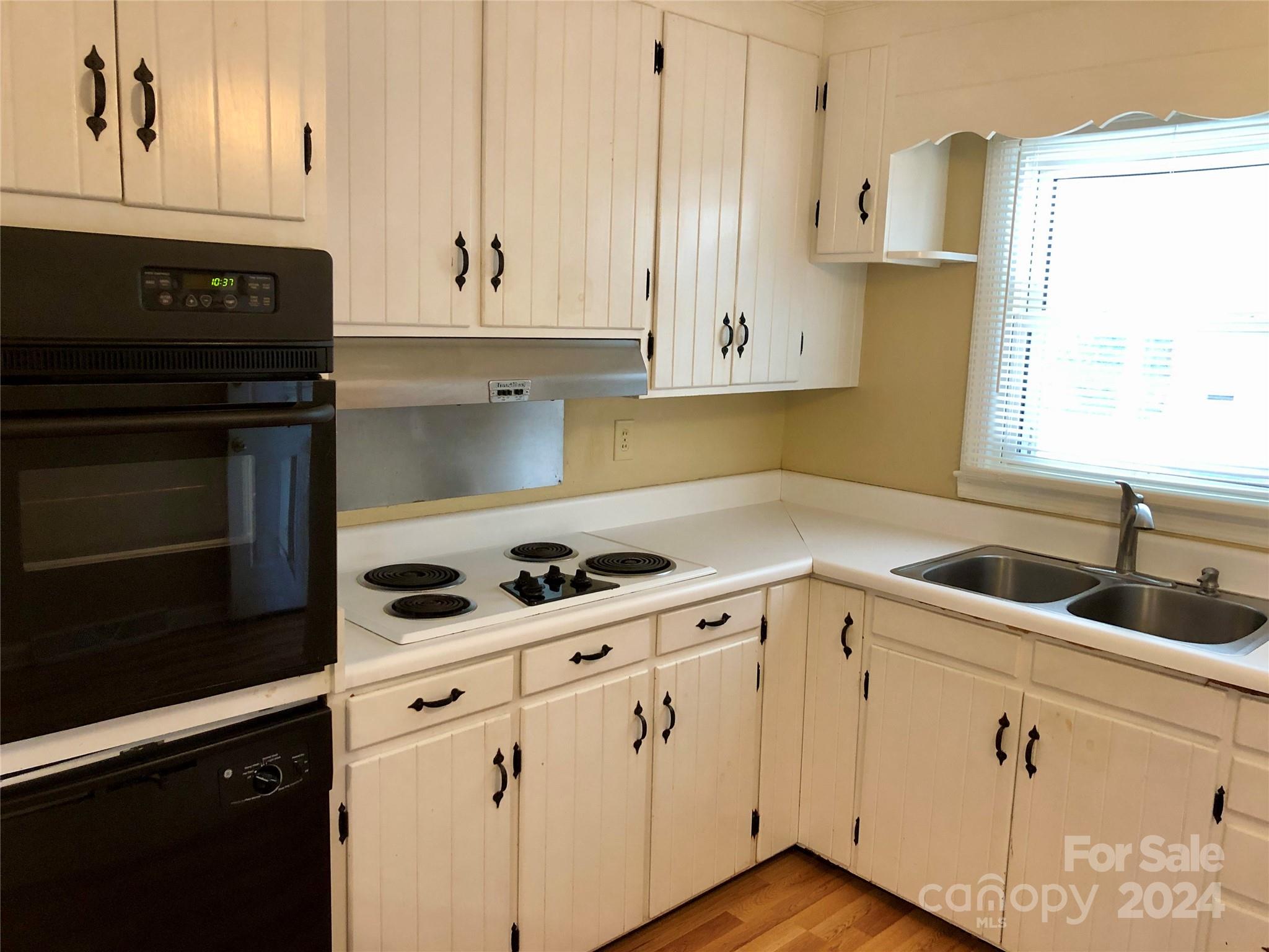 158 Crestview Street Rutherfordton, NC 28139 - Photo 6 of 34 a kitchen with white cabinets and appliances