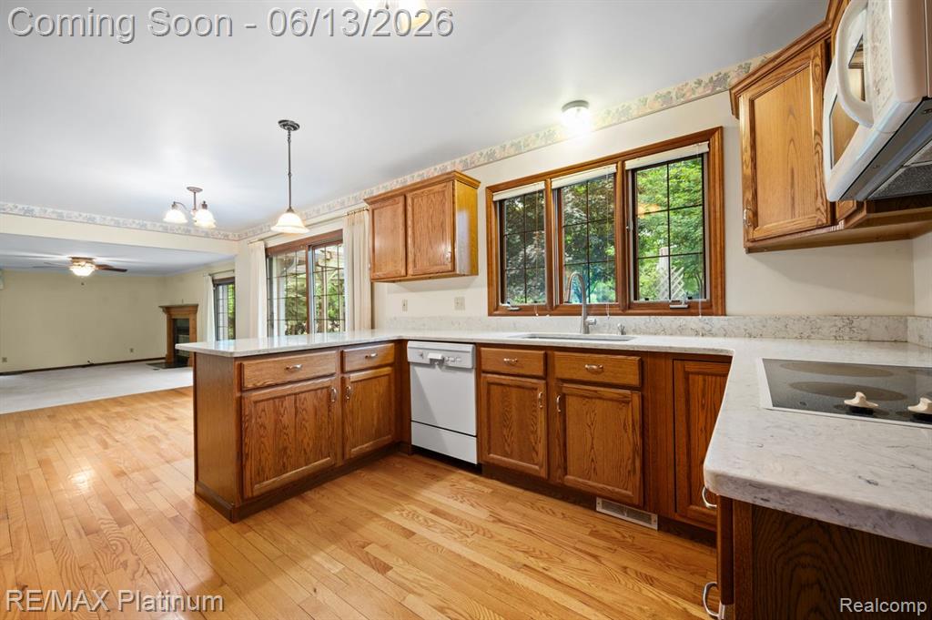 12902 Autumn Ridge Court Milford, MI 48380 - Photo 15 of 73