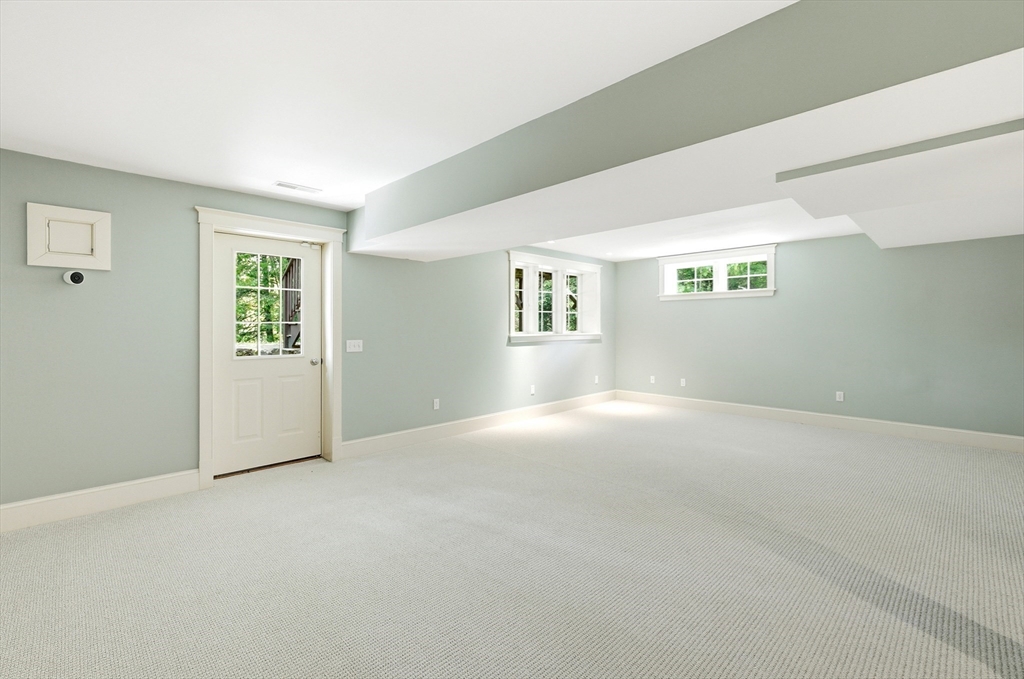 36 Sovereign Way Northampton, MA 01062 - Photo 22 of 39