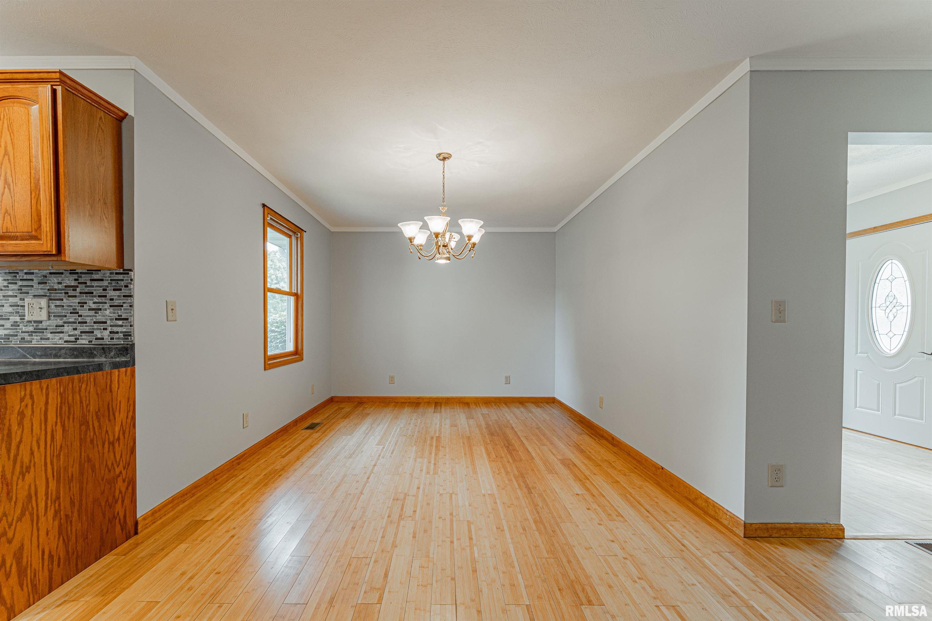 604 South Mary Street Atlanta, IL 61723 - Photo 9 of 38