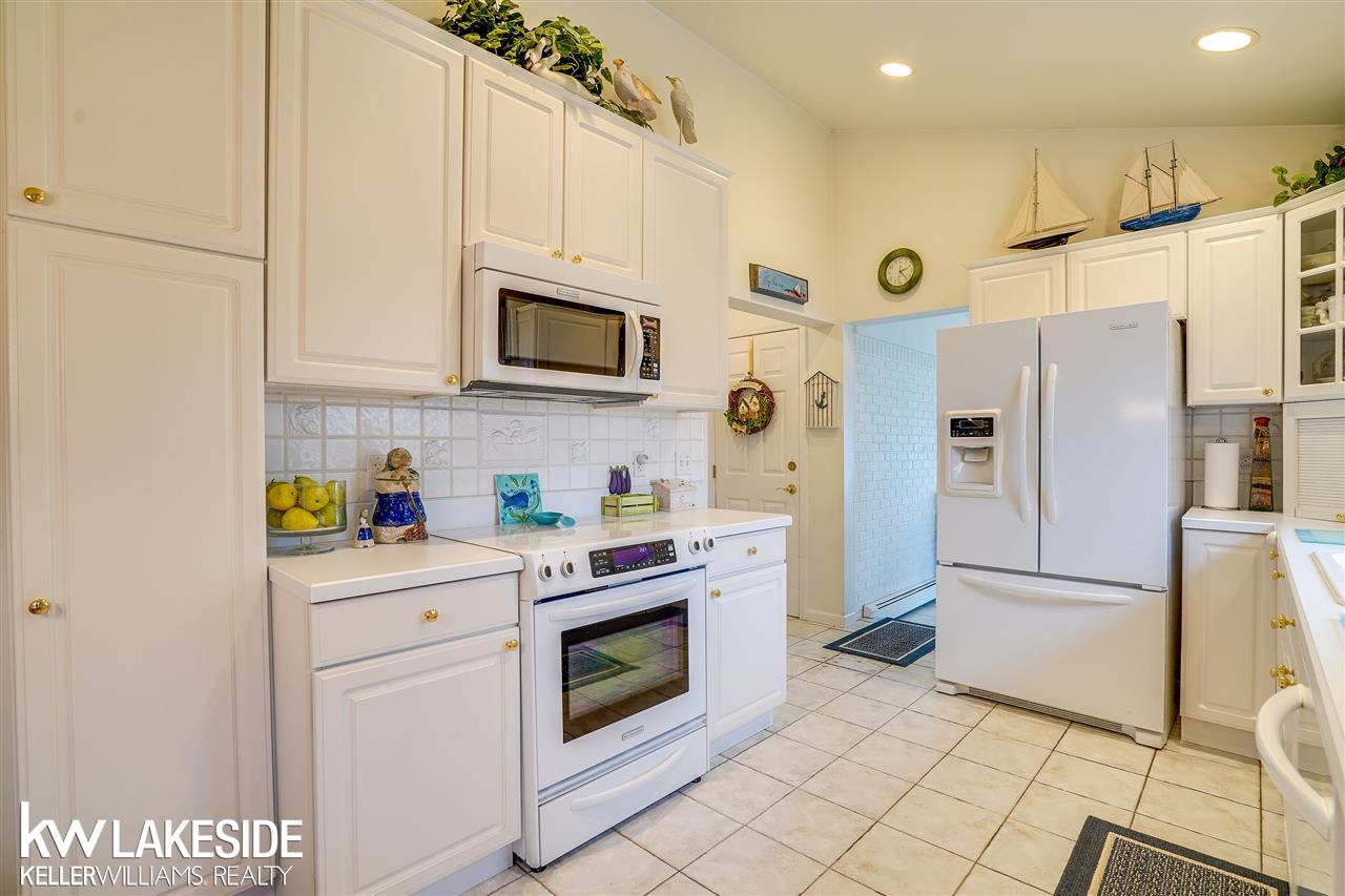 33240 Edgegrove Road Fraser, MI 48026 - Photo 10 of 41 50031085-9.JPG