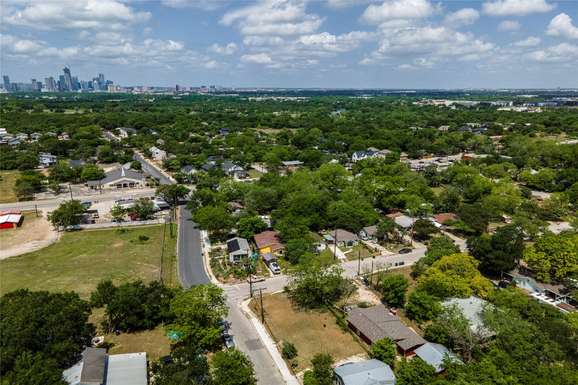 6402 Ponca Street Austin, TX 78741 - Photo 5 of 9 a view of a city