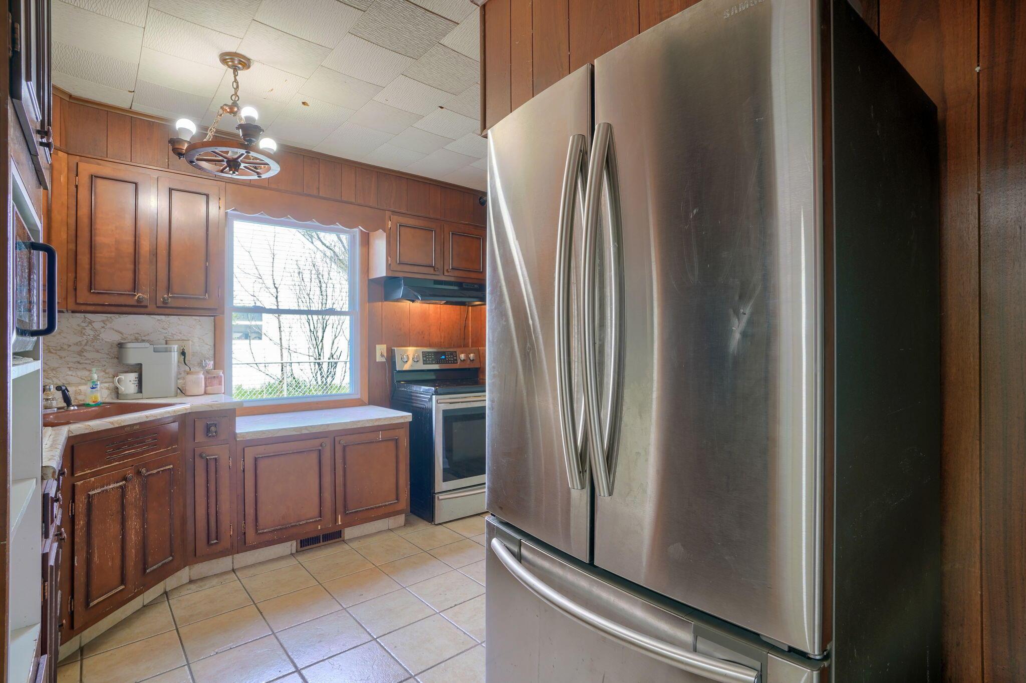 909 Exeter Road Columbus, OH 43213 - Photo 24 of 38 Kitchen