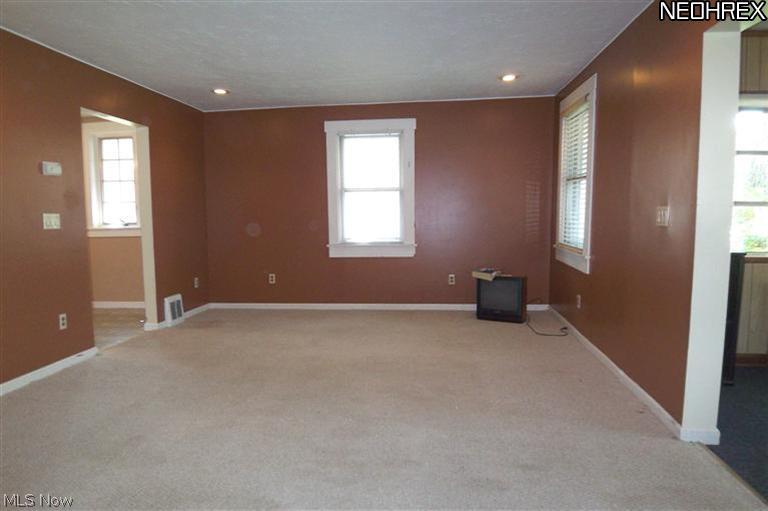 904 South Green Road South Euclid, OH 44121 - Photo 6 of 20