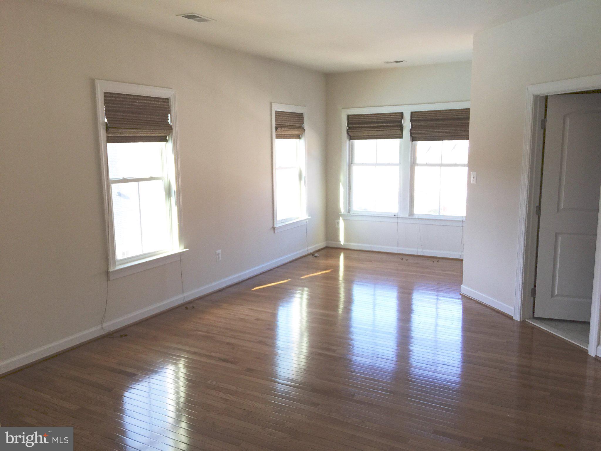 542 Rudbeckia Place Gaithersburg, MD 20878 - Photo 16 of 18 Bright and airy open space awaits.