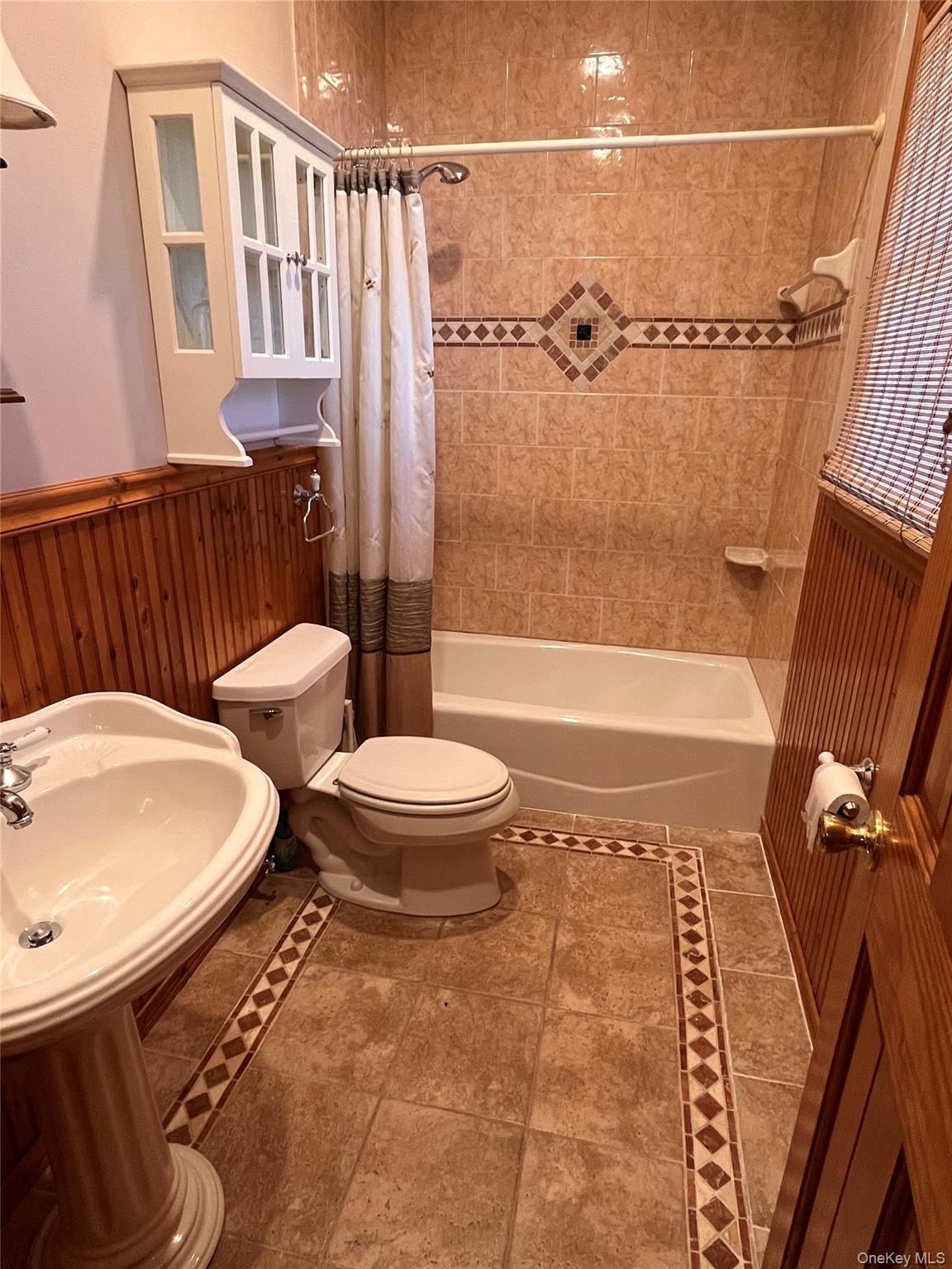26 Bokel Road Ronkonkoma, NY 11779 - Photo 9 of 13 First Floor Bedroom Private Bathroom