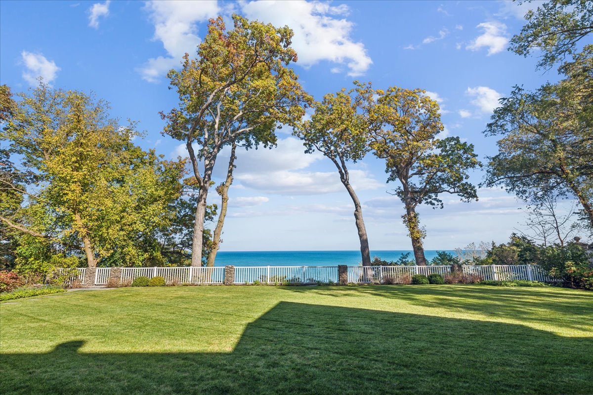 973 Sheridan Road Winnetka, IL 60093 - Photo 54 of 92 a view of a grassy field with an trees