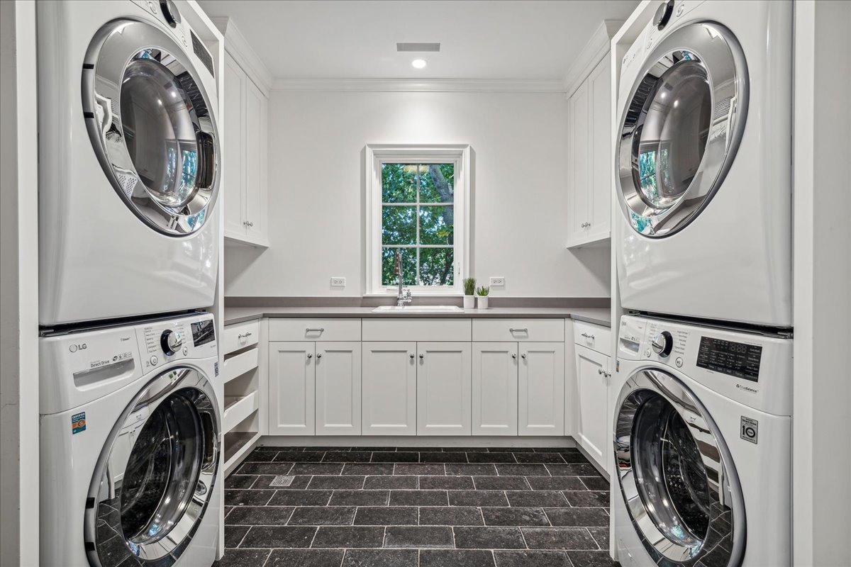 973 Sheridan Road Winnetka, IL 60093 - Photo 64 of 92 a utility room with dryer and washer